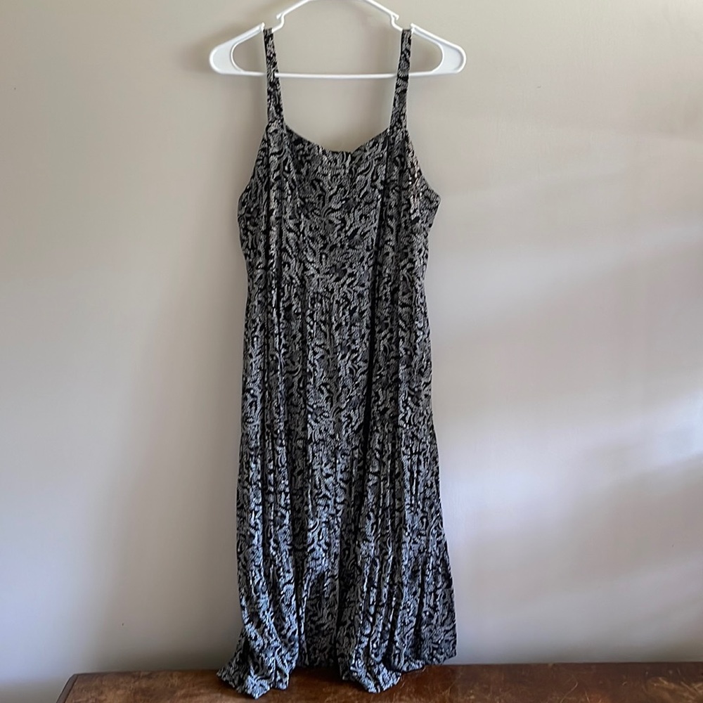 Black and white floral pattern dress from Old Navy size L